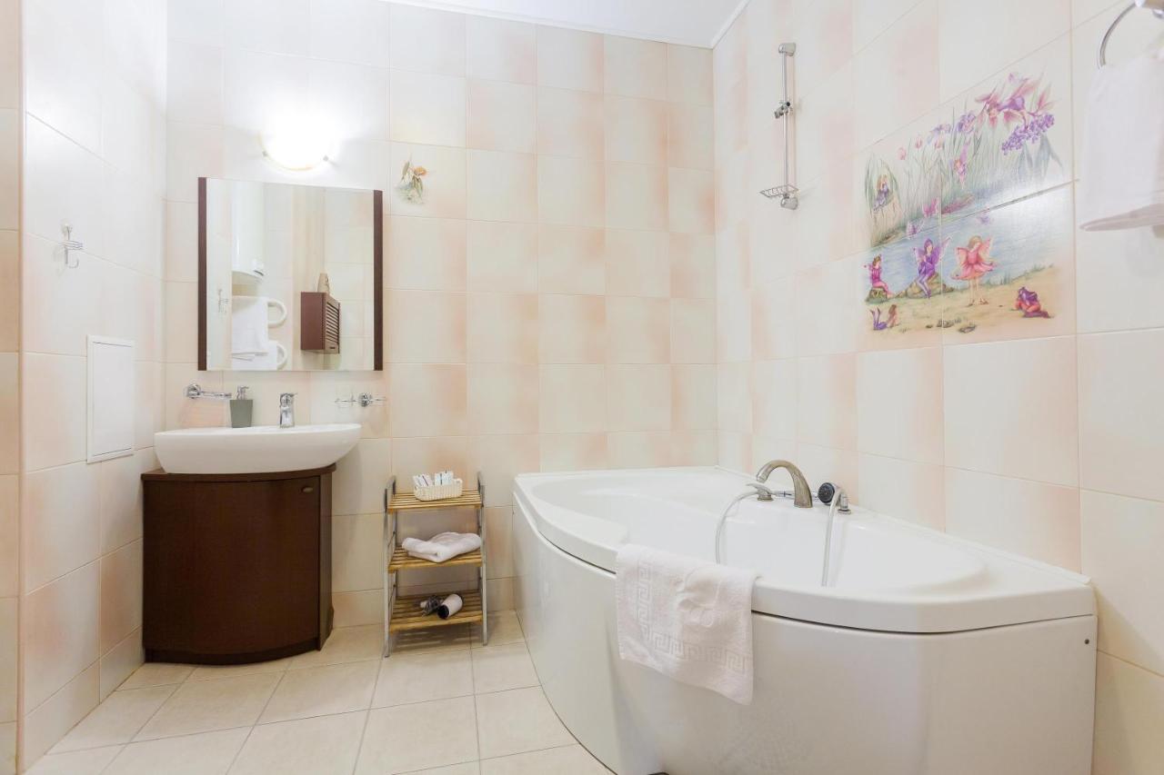 Navit Apartments With Breakfast, Near The Railway Station, The City Center, The Park Kiew Exterior foto